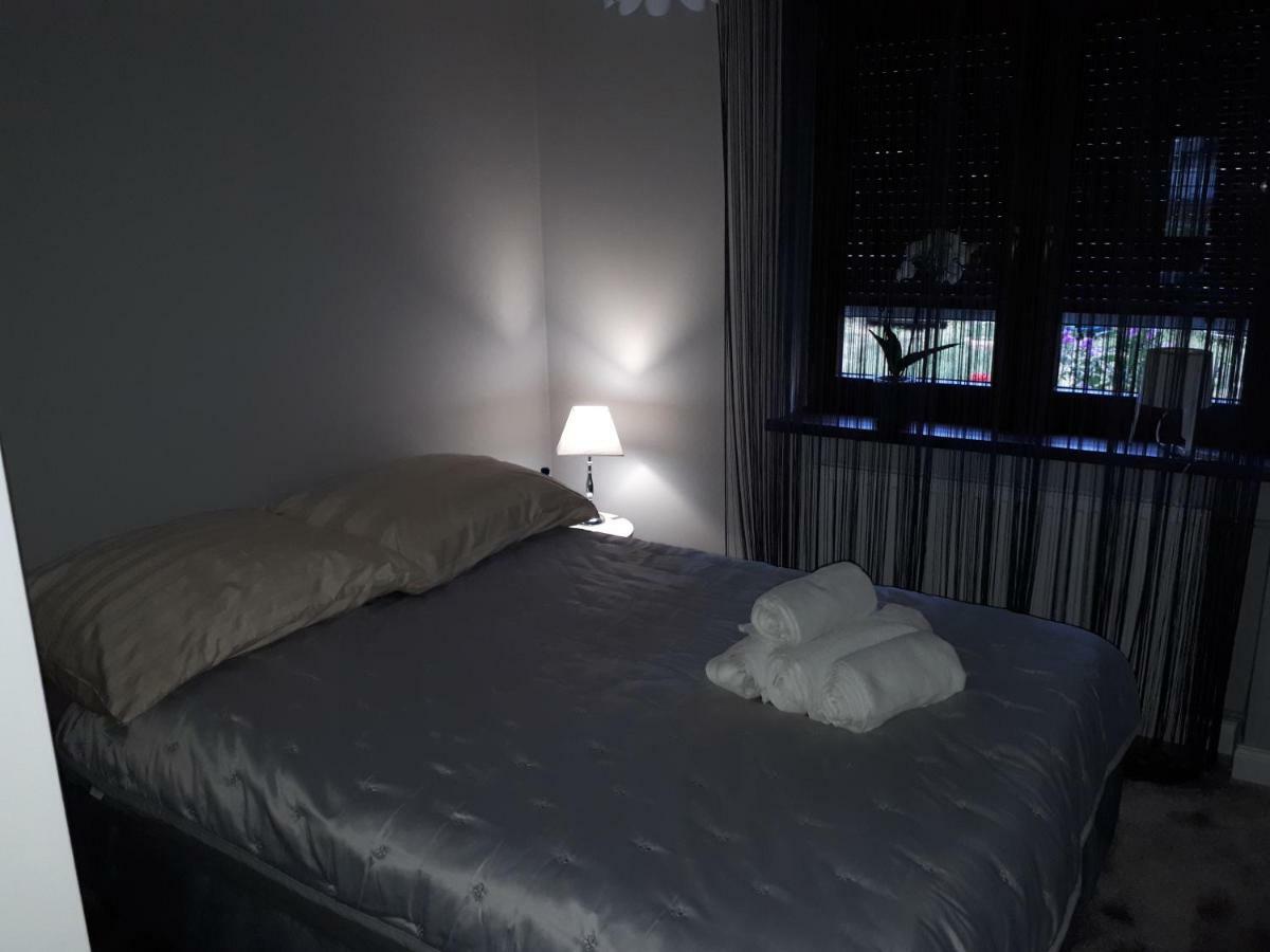 Apartamenty Centrum- Kochanowskiego -Dawniej Two-Bedroom Apartment Zielona Góra Dış mekan fotoğraf