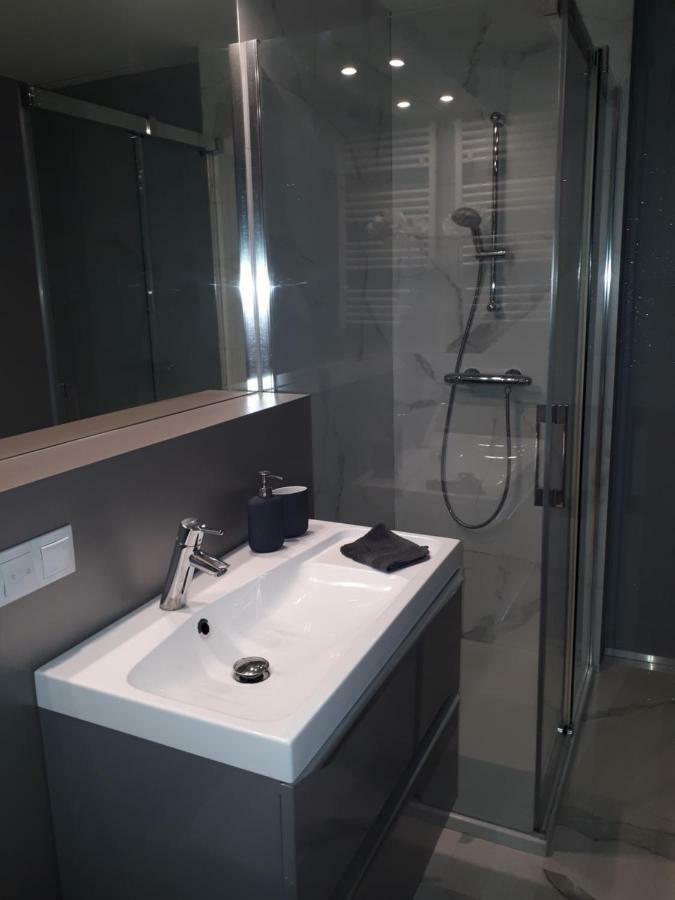 Apartamenty Centrum- Kochanowskiego -Dawniej Two-Bedroom Apartment Zielona Góra Dış mekan fotoğraf